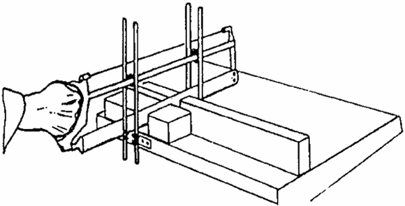 Figure 4 — Modified mitre machine for the preparation of the sawdust sample